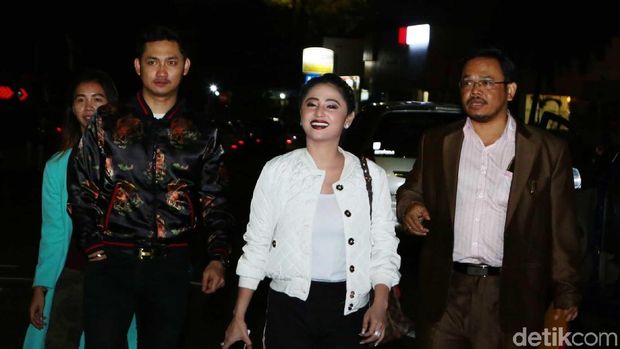 Ashanty Pernah Minta Cerai ke Anang, Isi Tas Mewah Syahrini