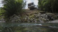 Rumah Bikin Ngeri, Berdiri Tanpa Penyangga di Atas Jurang