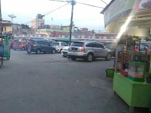 Banjir Rob di Penjaringan Mulai Surut, Genangan Air Masih Terlihat