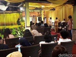 Warga Thailand Peringati 1 Tahun Meninggalnya Raja Bhumibol