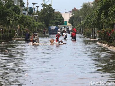 Banjir Rob Rendam Muara Baru Jakarta Utara