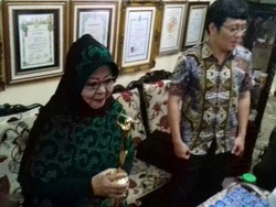 Terima AMI Award, Waldjinah Tak Menyangka