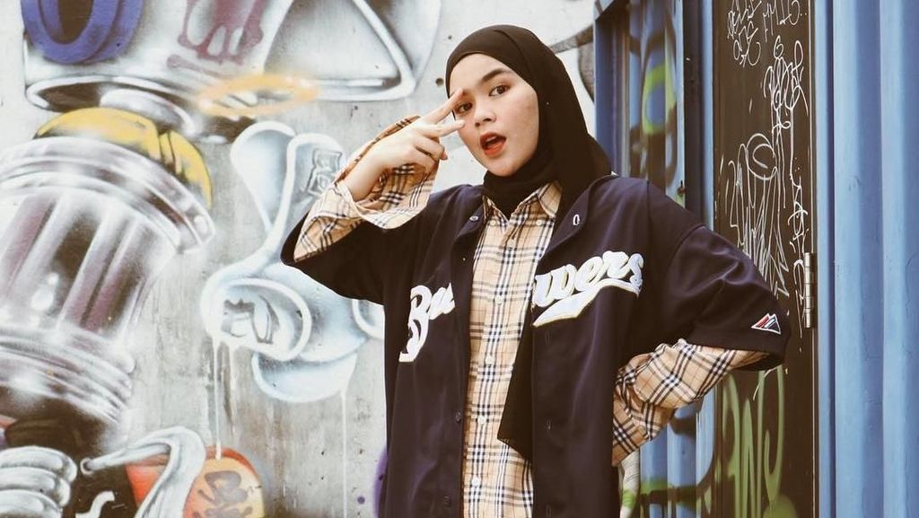 Foto: Pesona Penyanyi Sivia Blink Setelah Berhijab Foto: Pesona Penyanyi Sivia Blink Setelah Berhijab