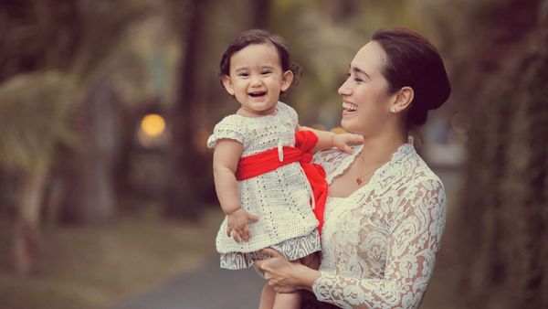Sama-Sama Cantik! Ini Dia Potret Alexandra Gottardo dan si Kecil