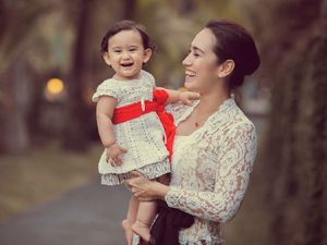 Sama-Sama Cantik! Ini Dia Potret Alexandra Gottardo dan si Kecil