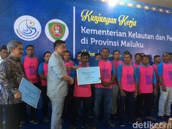 KKP Bagi-bagi 134 Kapal Ikan ke Nelayan di Maluku