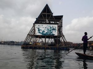 Nigeria Punya Sekolah Terapung dari Tong Sampah Plastik