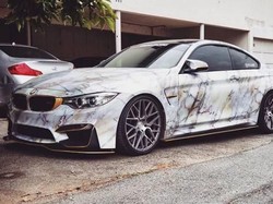 Mobil Ini Tampak Kuat dengan Aksen Batu Marmer