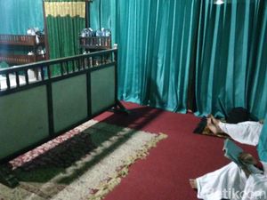 Makam Keramat Ini Jejak Peninggalan Raja Pertama di Cirebon