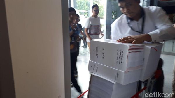 Ada 7 Tumpuk, Begini Tebalnya Berkas Perkara Setya Novanto