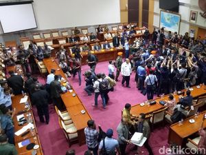Uji Kepatutan Calon Panglima TNI Marsekal Hadi Dilanjutkan Tertutup Uji Kepatutan Calon Panglima TNI Marsekal Hadi Dilanjutkan Tertutup