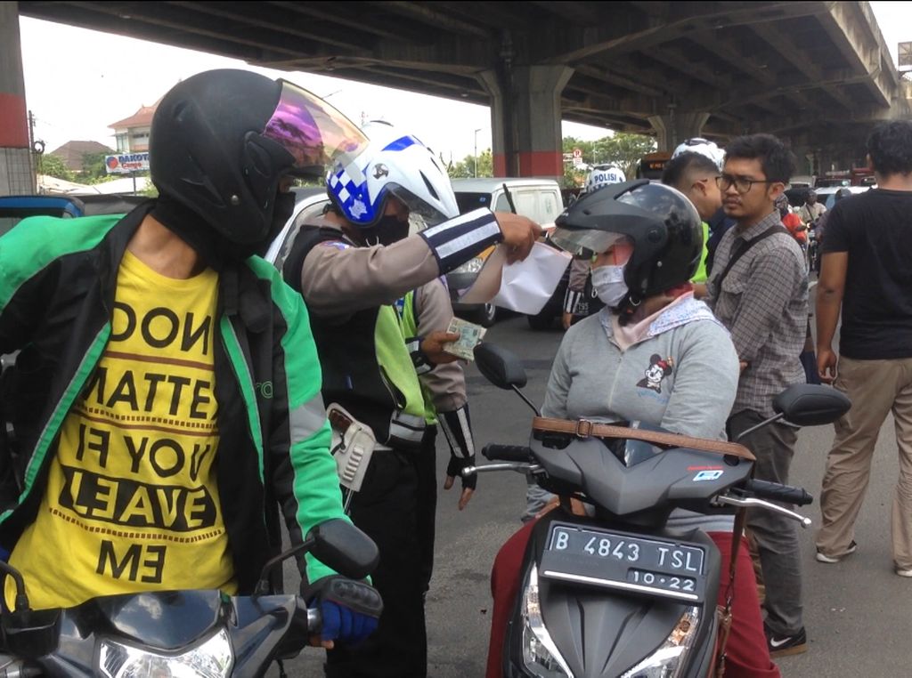 Polisi Razia Penunggak Pajak Kendaraan di Jakarta Timur