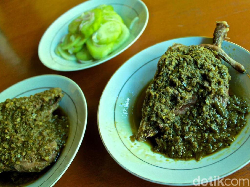 Yuk, Makan Itiak Lado Mudo yang Sedap di Resto Minang Ini ! Yuk, Makan Itiak Lado Mudo yang Sedap di Resto Minang Ini !