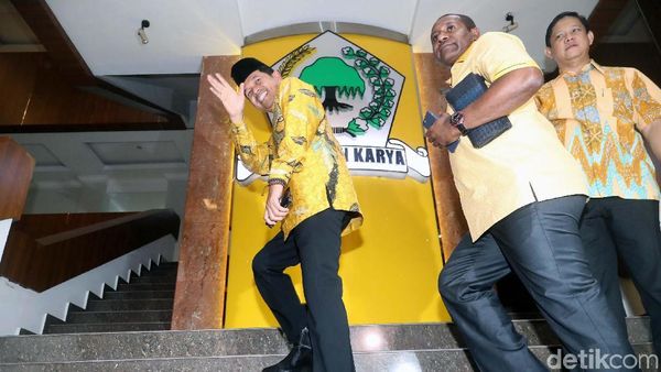 Sambangi DPP, DPD I Golkar Minta Munaslub