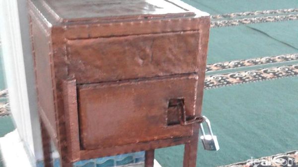 Ini Kotak Amal Masjid di Mampang yang Dibobol Pria Berbaju Loreng