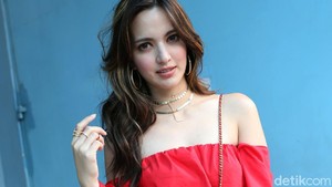 Sebelum Ditangkap, Nia Ramadhani Asyik Nyanyi Bareng Cowok