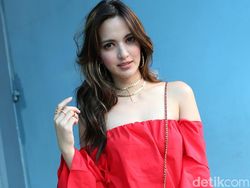 Sebelum Ditangkap, Nia Ramadhani Asyik Nyanyi Bareng Cowok