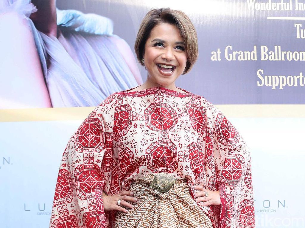 Ruth Sahanaya Sering Konsul ke Anak Soal Penampilan Ruth Sahanaya Sering Konsul ke Anak Soal Penampilan