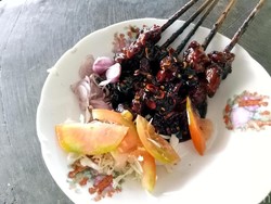 Sate Petir Pak Nano: Disambar Sate Petir Racikan Pak Nano yang Bikin Ketar-ketir