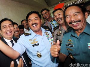 Di DPR, Marsekal Hadi Dicecar agar Tak Terlibat Politik Praktis Di DPR, Marsekal Hadi Dicecar agar Tak Terlibat Politik Praktis