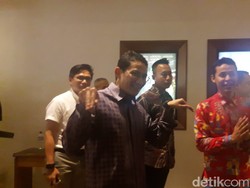Nobar Film Chrisye, Sandi Keluarkan Pose Jurus Bangau Terbang