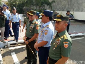 Jenderal Gatot Antar KSAU Uji Kepatutan Calon Panglima di DPR Jenderal Gatot Antar KSAU Uji Kepatutan Calon Panglima di DPR