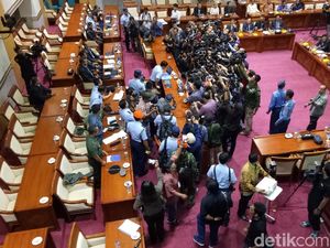 Sorot Kamera di DPR untuk Marsekal Hadi Calon Panglima TNI