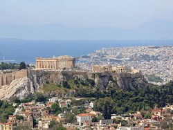 Kota di Yunani Ini Suka dengan Kedatangan Orang Asing