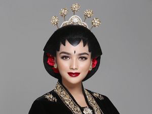 Foto: Citra Kirana Sang Calon Manten Makeup Manglingi Pakai Lipstik Merah