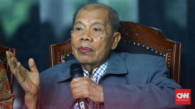 Ketua Dewan Etik Mahkamah Konstitusi Achmad Roestandi, di Gedung MK, Jakarta, Rabu, 6 Desember 2017.