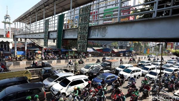 JPO Ini Dipakai untuk Jemur Karpet