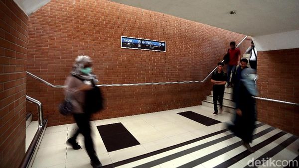Wajah Hall Baru Stasiun Tebet yang Lebih Tertata