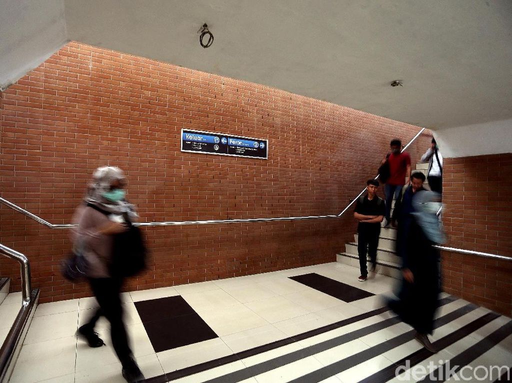 Wajah Hall Baru Stasiun Tebet yang Lebih Tertata Wajah Hall Baru Stasiun Tebet yang Lebih Tertata