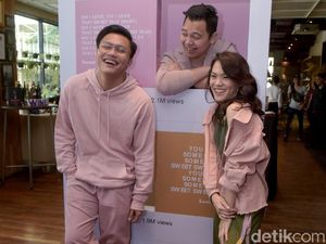Rizky Febian dan Sheryl Sheinafia Kaget Sweet Talk Menang AMI Awards Rizky Febian dan Sheryl Sheinafia Kaget Sweet Talk Menang AMI Awards