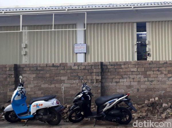 Ini Penampakan Benteng yang Tutup Minimarket di Lembang