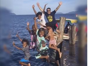 Ridwan Kamil & Senyum Anak Raja Ampat
