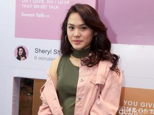 Sheryl Sheinafia Ajak Claudya Mimpi Lebih Tinggi di Asian Para Games Sheryl Sheinafia Ajak Claudya Mimpi Lebih Tinggi di Asian Para Games