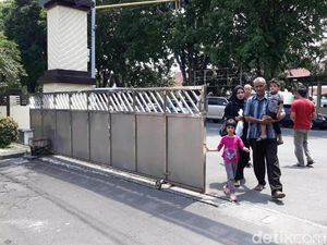 Polisi Tahan Kakek yang Tega Umpankan Cucu ke Monyet Polisi Tahan Kakek yang Tega Umpankan Cucu ke Monyet