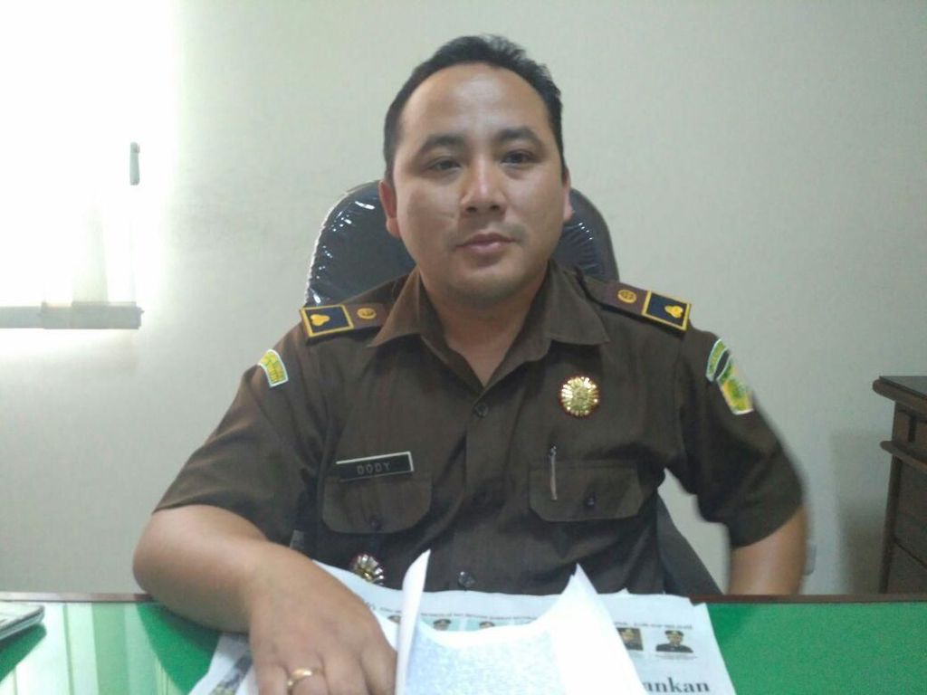 Kejari Tulungagung Tahan 2 Tersangka Pungli Siswa Baru Kejari Tulungagung Tahan 2 Tersangka Pungli Siswa Baru