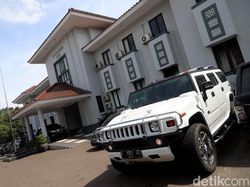 Foto: Melihat Lagi Deretan Mobil Mewah Bos First Travel