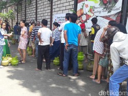 PNS Kota Bogor Ikut Antre Operasi Pasar Elpiji