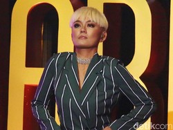 Agnez Mo Jadi Kontroversi, Pose Seksi dengan Rambut Nyaris Botak