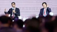 CEO Apple, CEO Google, dan CEO Xiaomi Tampil Sepanggung