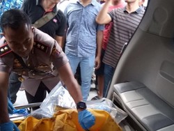 Kapolres Karawang AKBP Hendy Cek Temuan Mayat Gosong