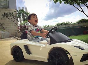 Tingkah Lucu Juna, Putra Titi Kamal yang Sekarang Jadi Kakak