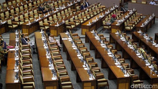 Begini Suasana Paripurna Pengesahan Marsekal Hadi