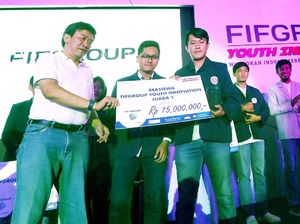 FIF Serahkan Penghargaan Juara Kompetisi Ide Bisnis FIF Serahkan Penghargaan Juara Kompetisi Ide Bisnis