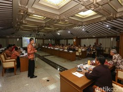 Gubernur Ganjar Usul Perawat Honorer Digaji Layak