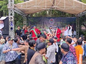 Serunya Saat Ratusan Kades di Jabar Belajar Permainan Tradisional Serunya Saat Ratusan Kades di Jabar Belajar Permainan Tradisional