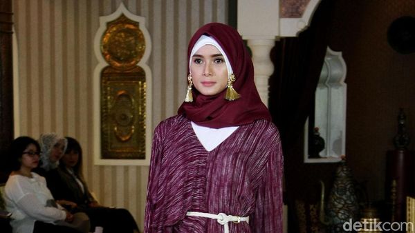 Foto: 20 Koleksi Busana Muslim Karya Jenahara yang Terinspirasi Maroko